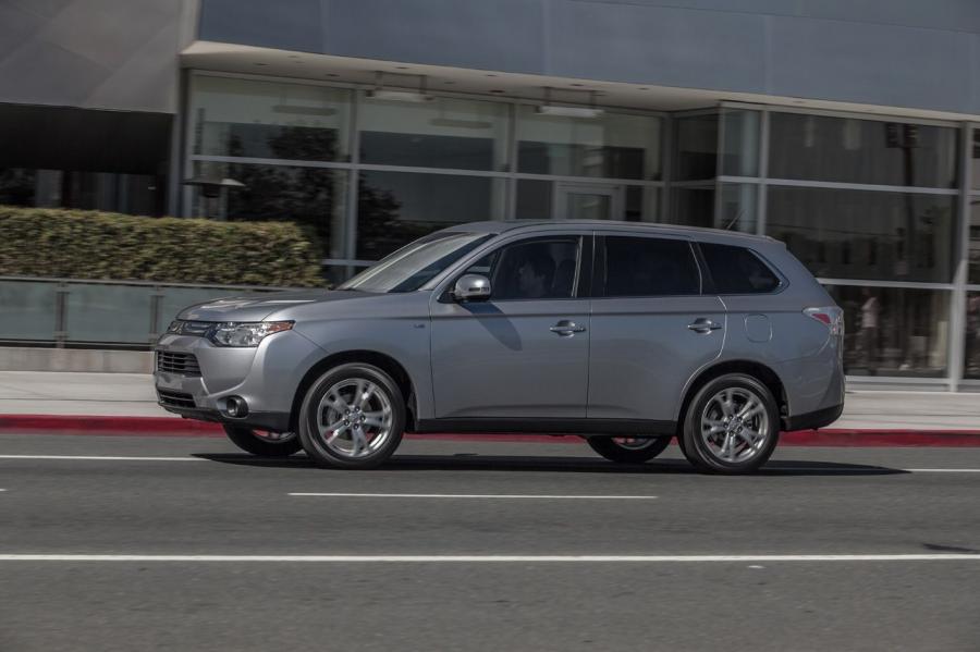  Mitsubishi Outlander 2014 года  (фото 92 из 136)
